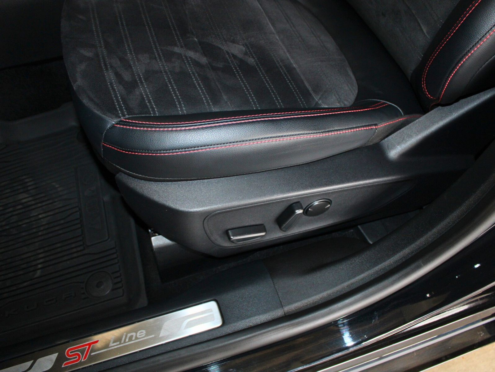 Fahrzeugabbildung Ford Kuga 2.5 PHEV ST-Line X Aut. ACC HUD Cam Panod.