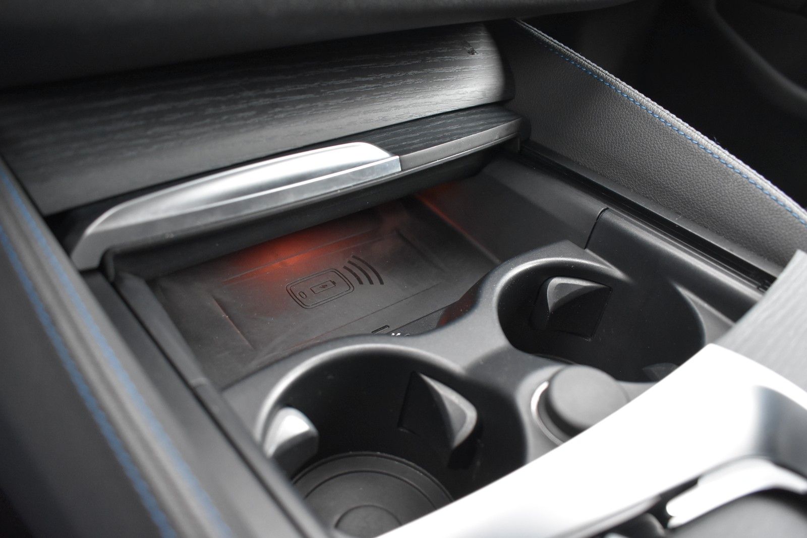 Fahrzeugabbildung BMW 530d Touring xDrive MSport LASER/HUD/KEYLESS/AHK