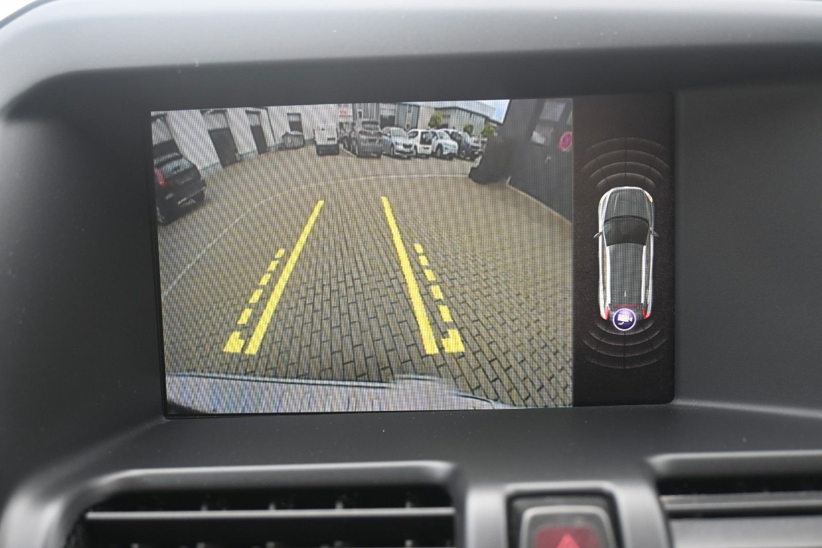 Fahrzeugabbildung Volvo XC60 D3 Autom. FWD Summum*Bi-Xenon*RFK*BLIS
