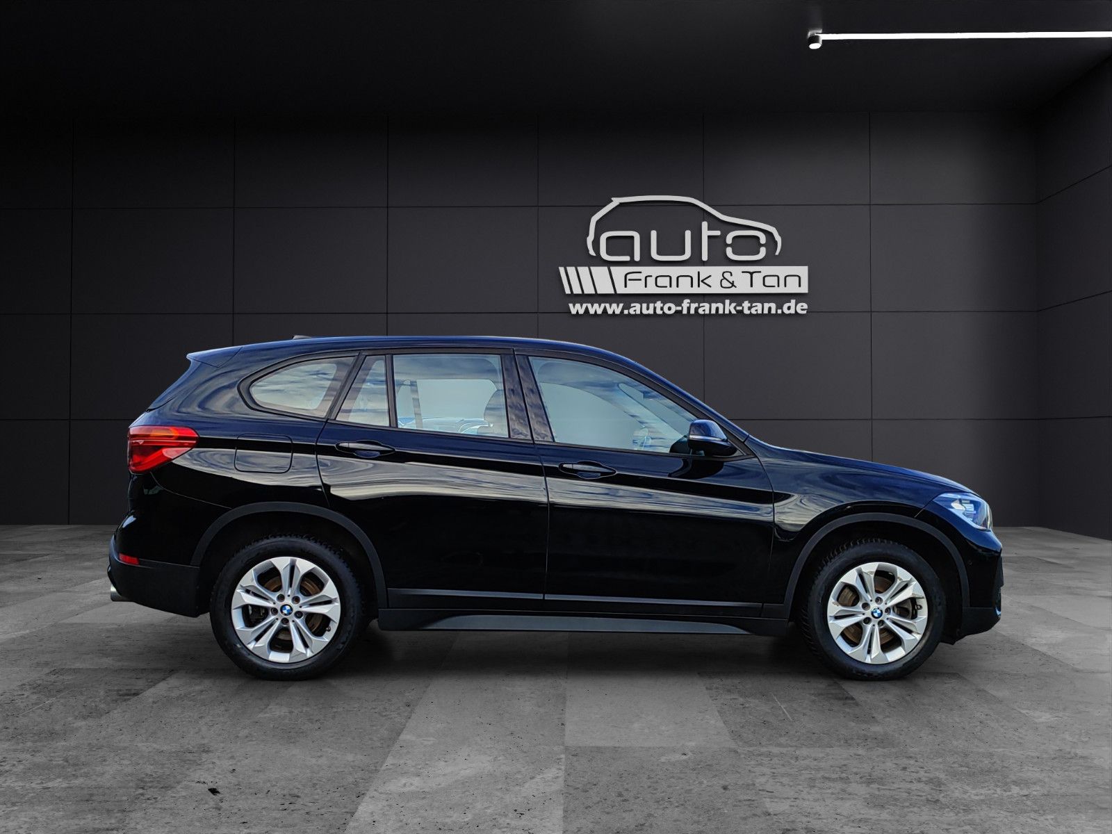 Fahrzeugabbildung BMW X1 sDrive 20 i Advantage*Automatik*Navi*DAB*PDC