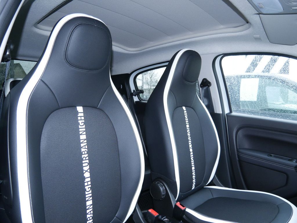 Fahrzeugabbildung Renault Twingo E-Tech elektrisch Urban Night