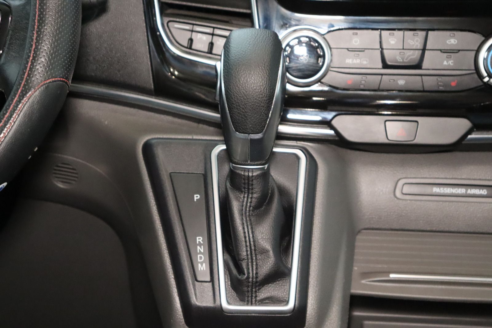 Fahrzeugabbildung Ford Tourneo Custom 2.0 L2 Lang Titanium Black Series