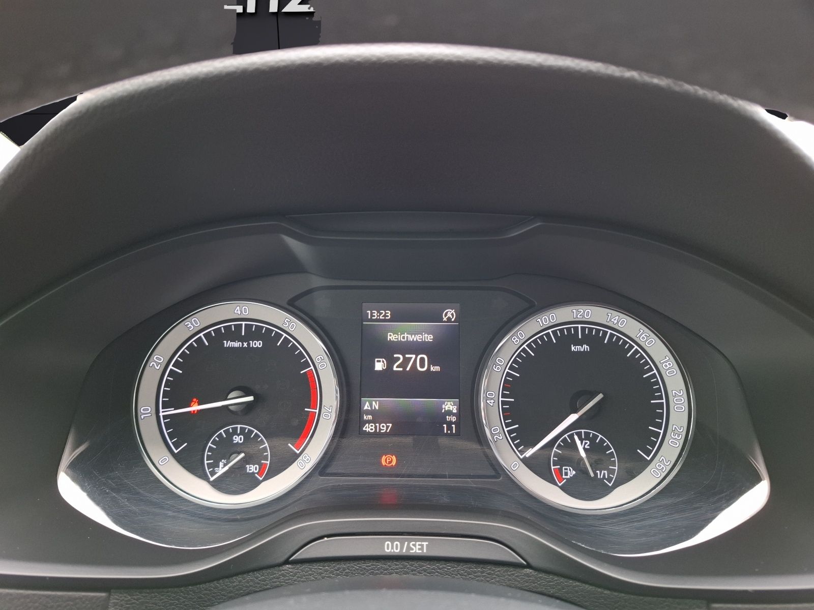 Fahrzeugabbildung SKODA Karoq TSI Ambition LED Navi GRA PDC SH LM