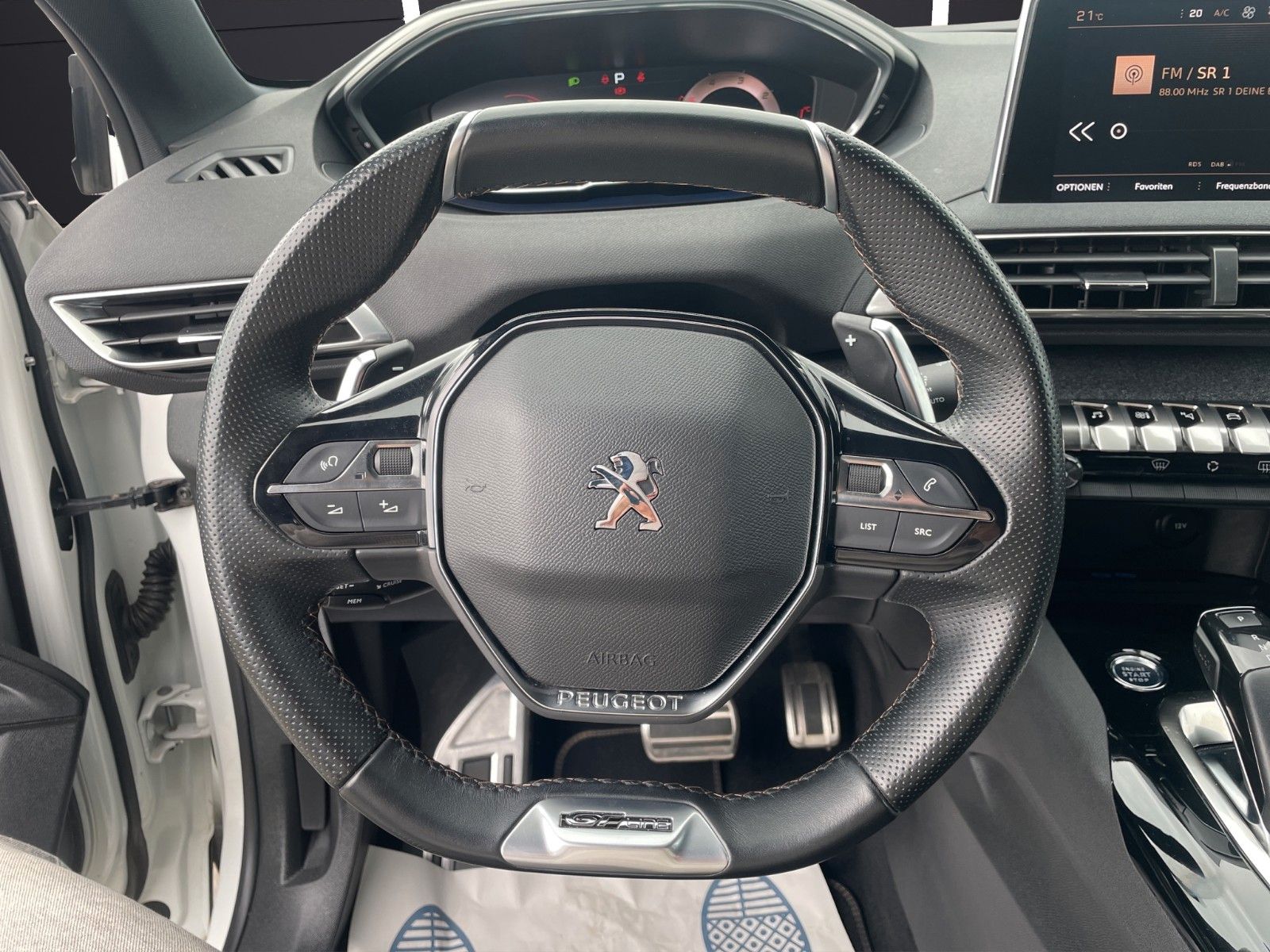 Fahrzeugabbildung Peugeot 5008 GT-Line Business Cam*Shzg*Navi*DAB+*7Sitzer