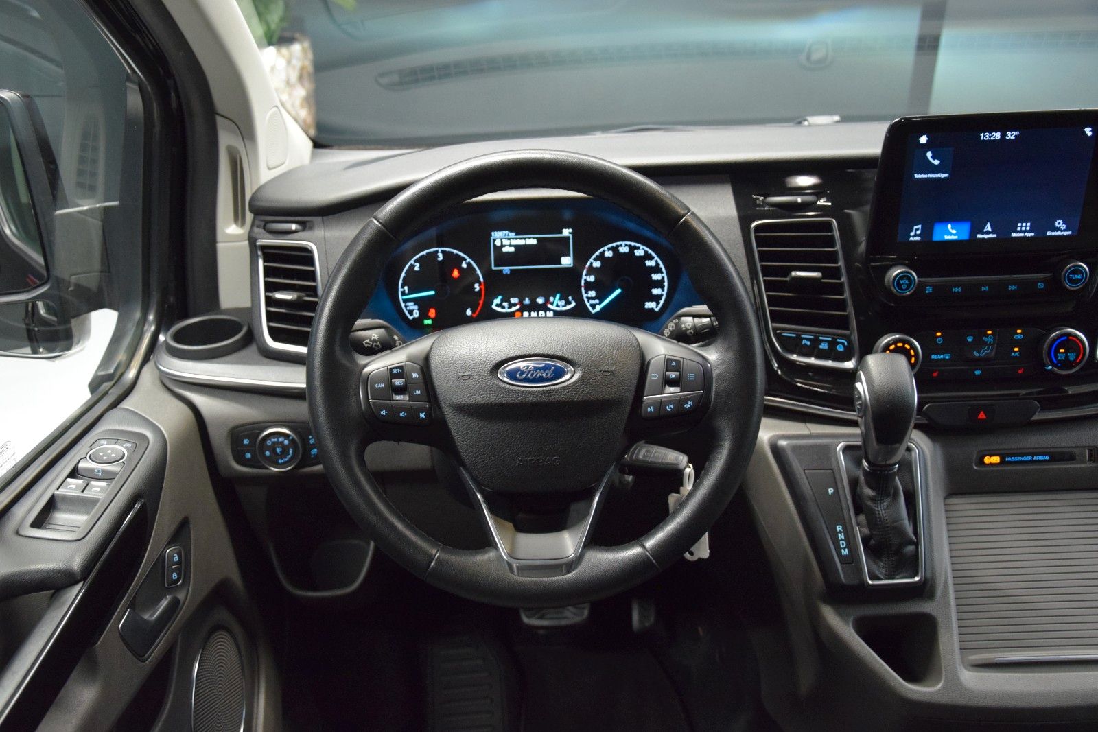 Fahrzeugabbildung Ford Custom 320 L1 Leder Navi Autom. Kamera