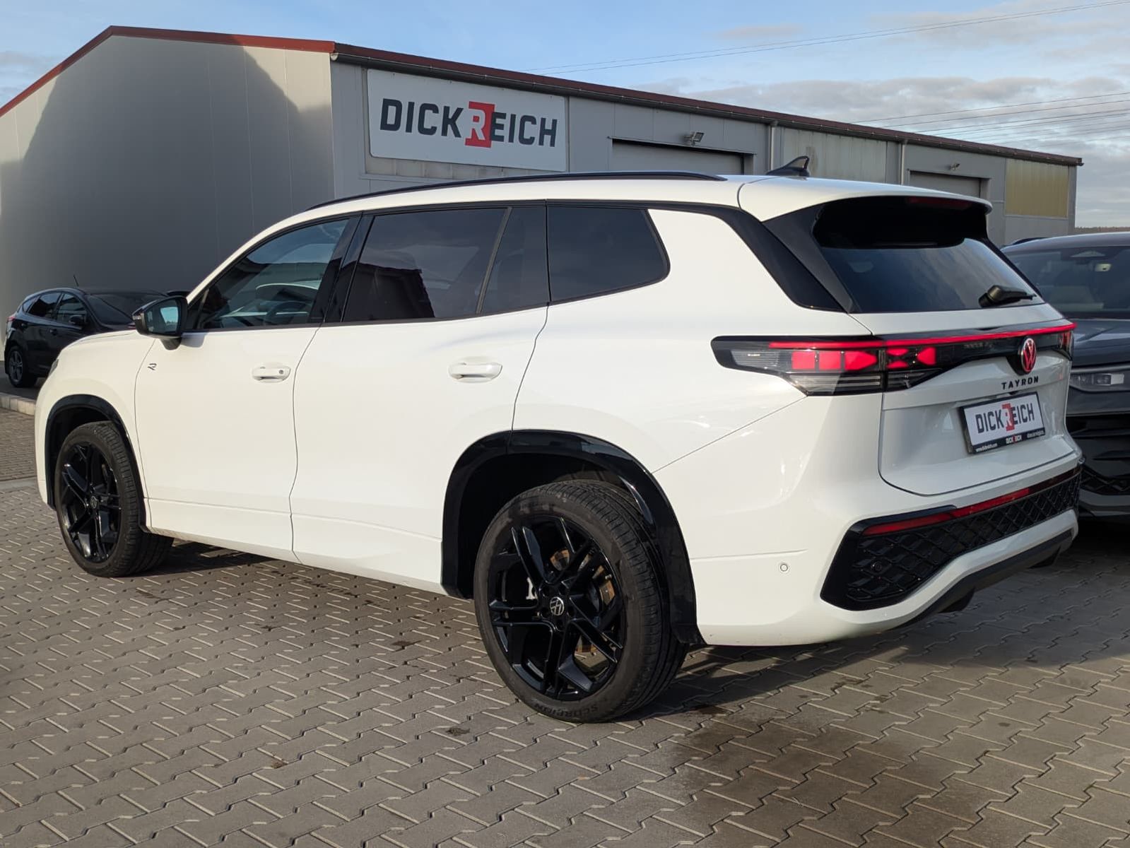 Fahrzeugabbildung Volkswagen Tayron 2.0 TDI 4M R-Line 7S*IQ-L.*LEDER*PANO*HUD