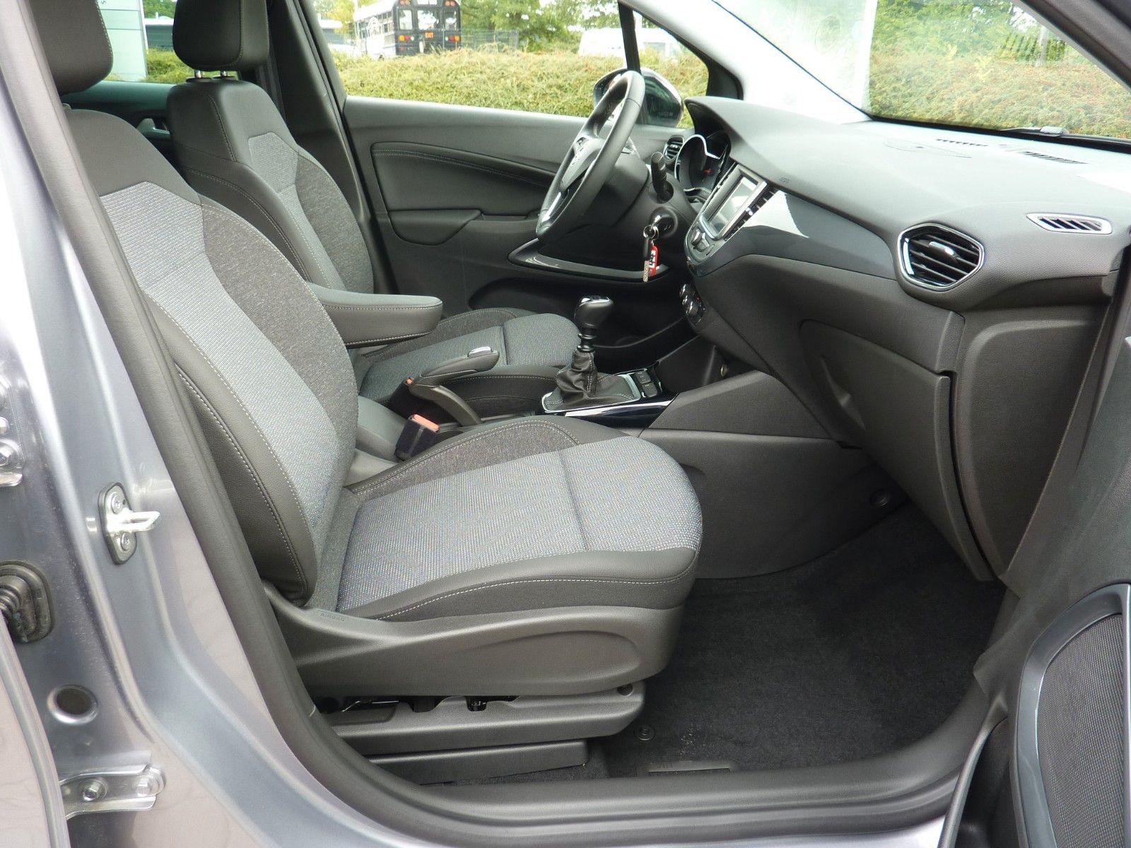 Fahrzeugabbildung Opel Crossland 1.2 DI Turbo Elegance , AC,BC,PDC,SHZ