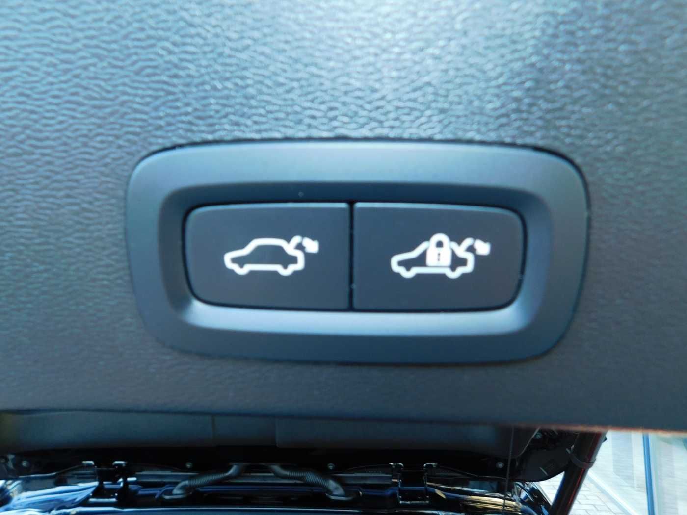 Fahrzeugabbildung Volvo XC40 Recharge 78 kWh Twin Motor Plus