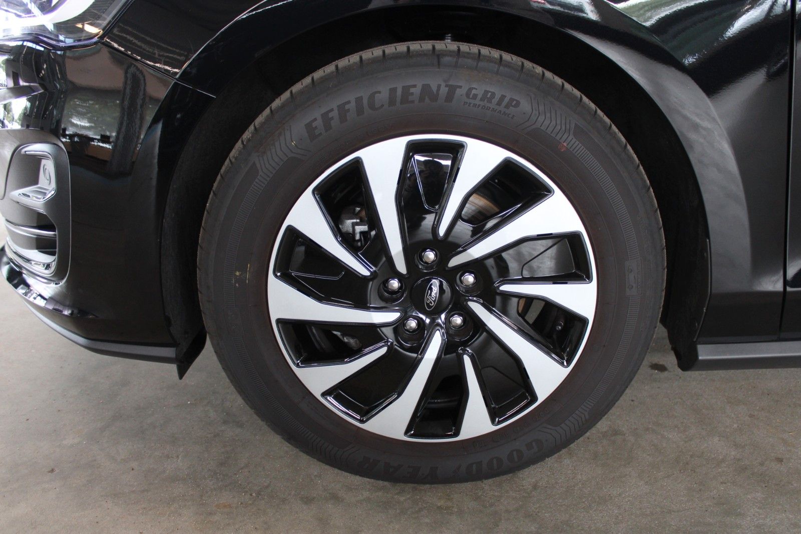 Fahrzeugabbildung Ford Focus MHEV Titanium Turnier LED NAVI WinterPaket