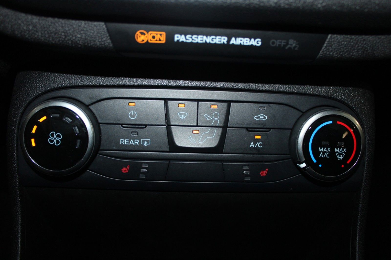 Fahrzeugabbildung Ford Fiesta 1,5 TDCi Cool & Connect 5-trg NAVI LED