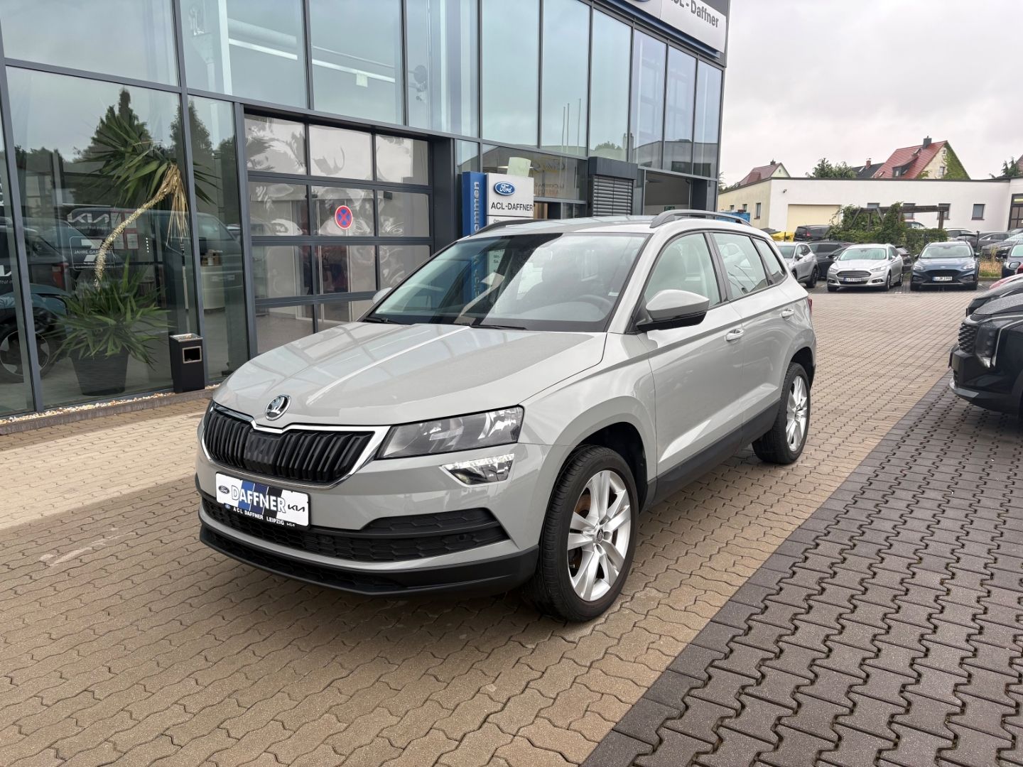 Fahrzeugabbildung SKODA Karoq Style Tempomat PDC Klima SHZ Bluetooth