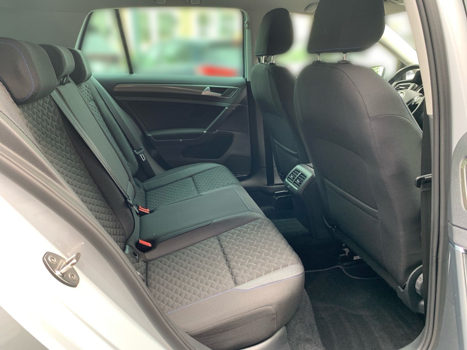 Fahrzeugabbildung Volkswagen Golf VII 1.0 TSI BMT/Start-Stopp Join Navi