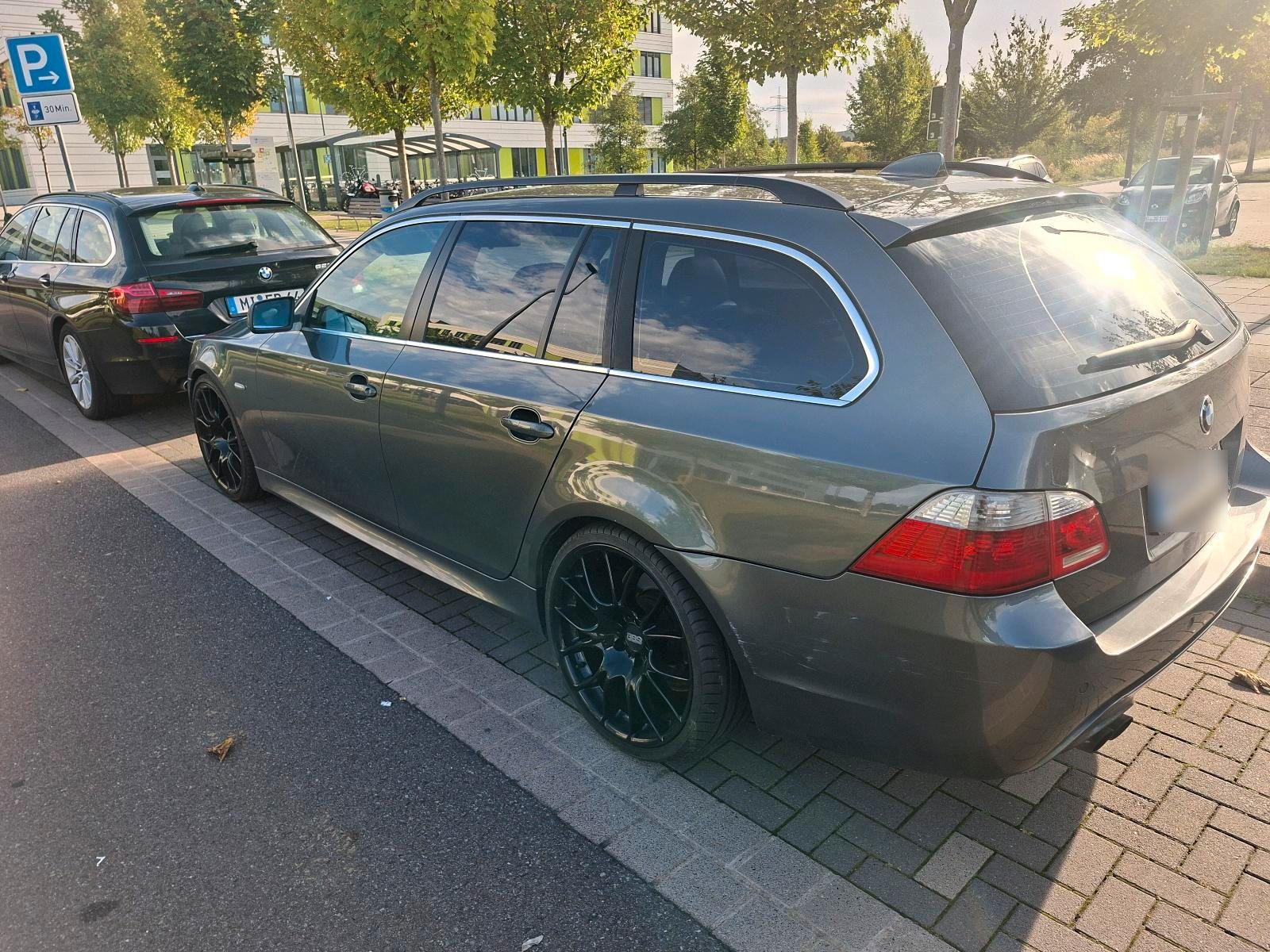BMW 525 2004 — салон
