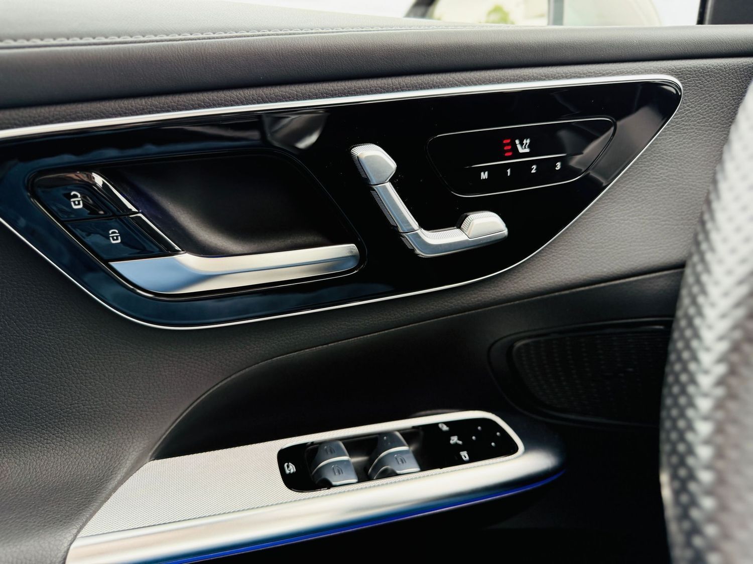 Fahrzeugabbildung Mercedes-Benz GLC 300 d 4M AMG - 360°, Panodach, Standh, Digit