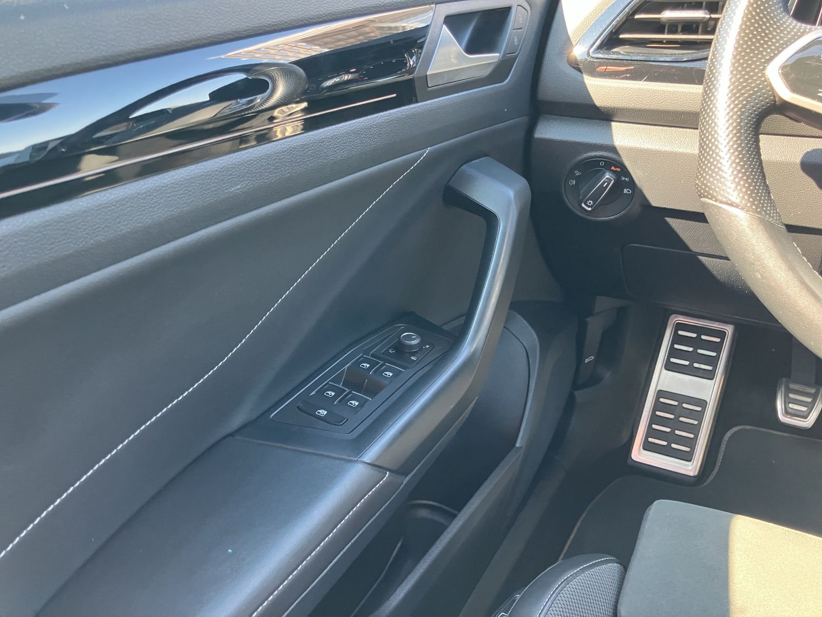 Fahrzeugabbildung Volkswagen T-Roc R-Line Matrix Navi ACC AHK SHZ