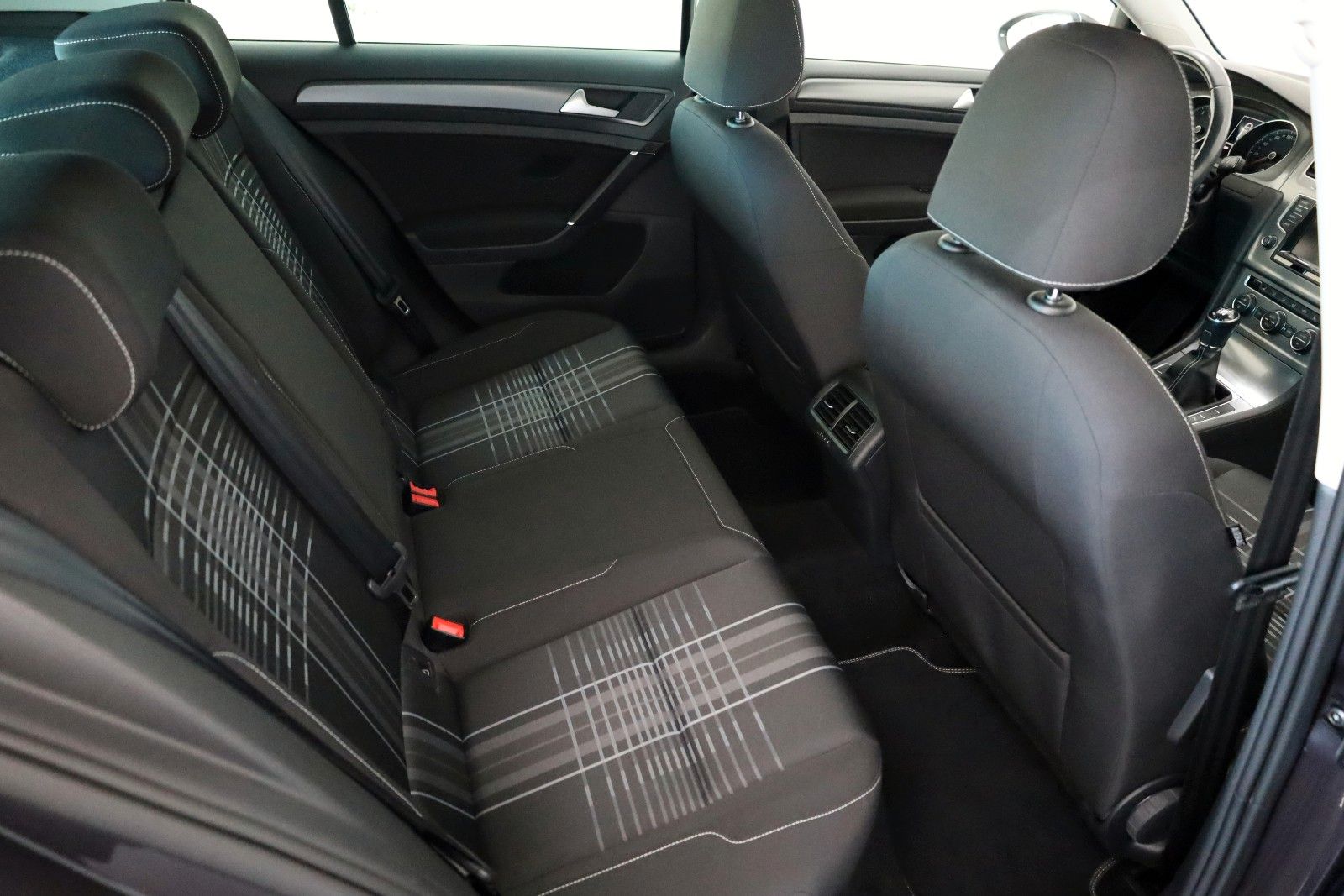 Fahrzeugabbildung Volkswagen Golf VII Lim. Lounge SH,PDC,SR+WR