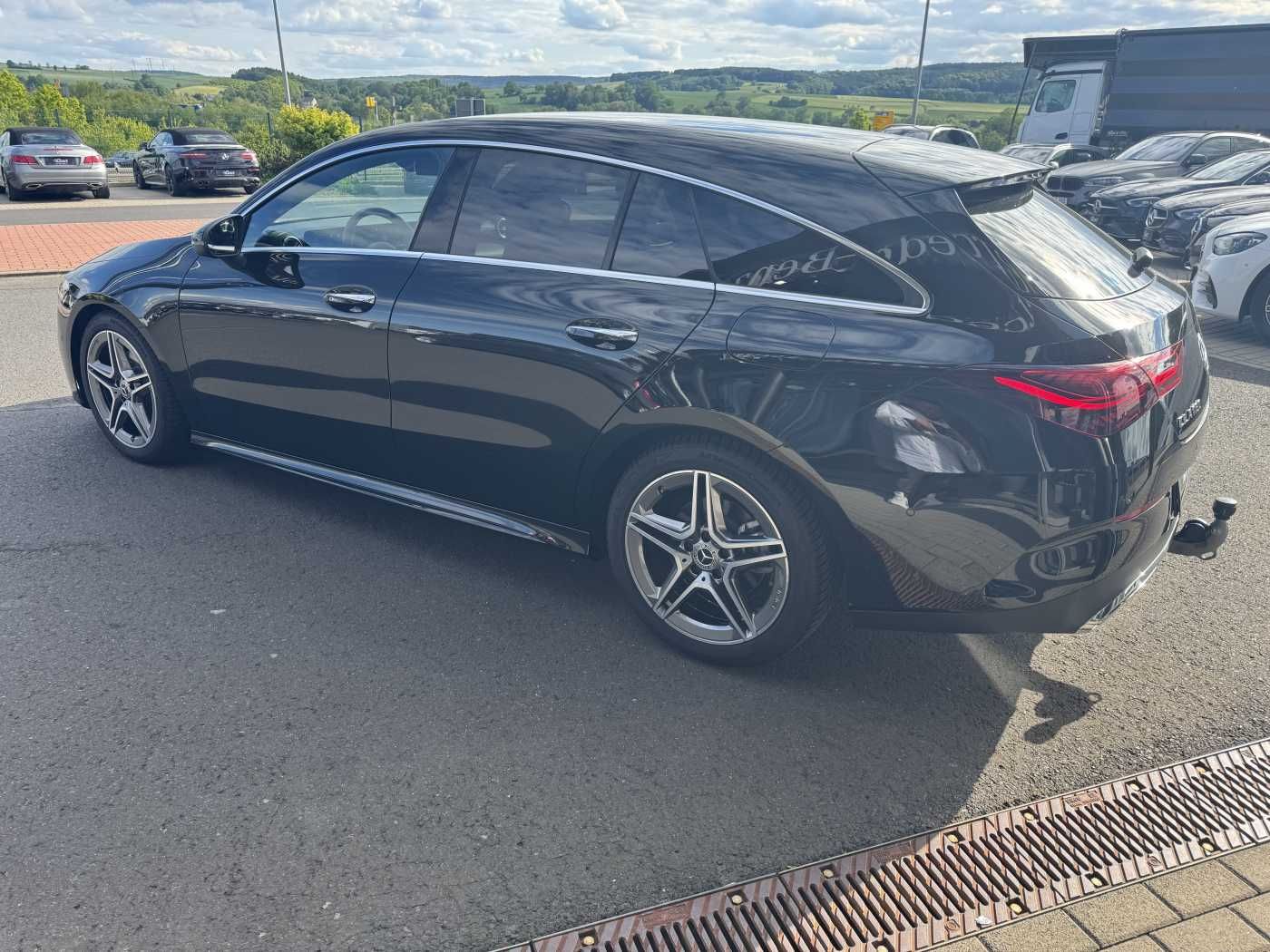 Fahrzeugabbildung Mercedes-Benz CLA 180 Shooting Brake+AMG+Distr+AHK+RFK+