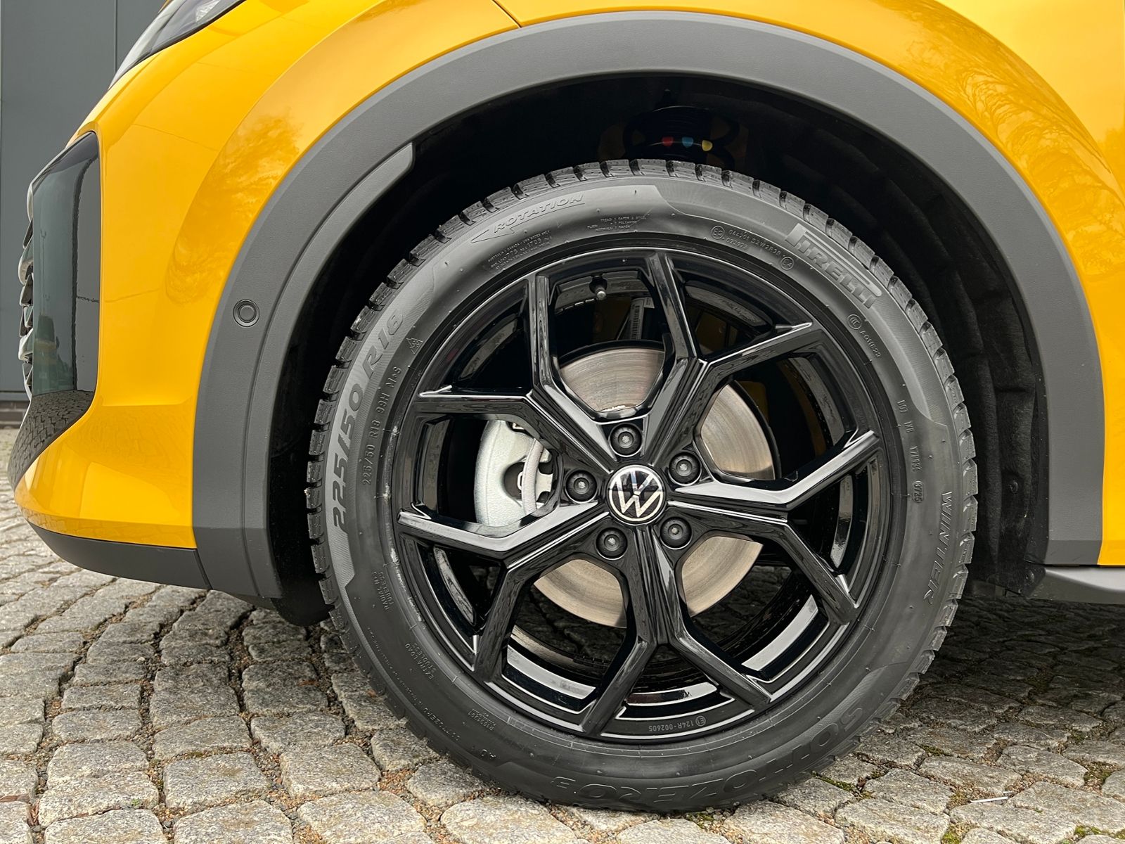 Fahrzeugabbildung Volkswagen T-Roc R-Line 1.5 eTSI DSG *Black Style, IQ-Light