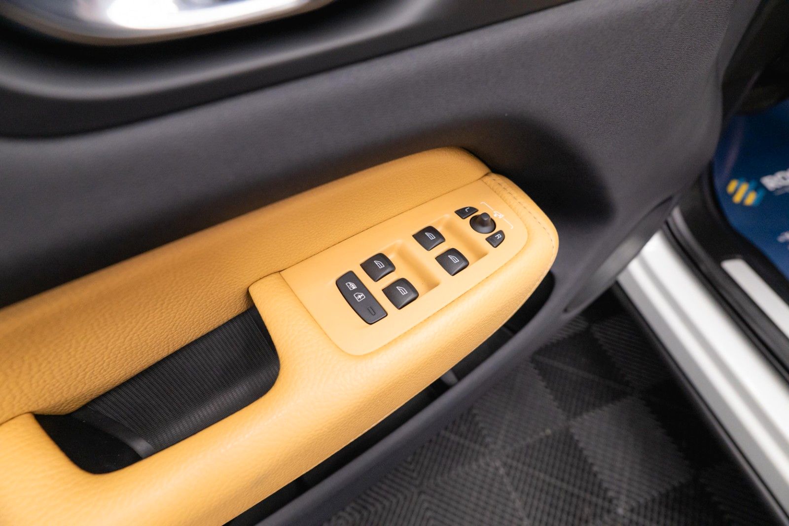 Fahrzeugabbildung Volvo XC60 T5 Inscription AWD | ACC | Pano | H&K | LED