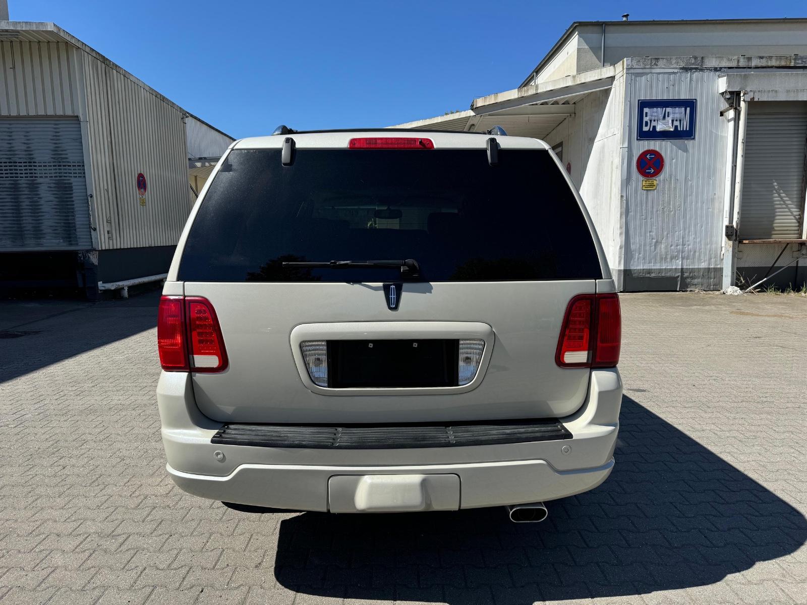 Lincoln Navigator 5.4 V8 * 1. HAND * 8-Sitzer * Allrad *