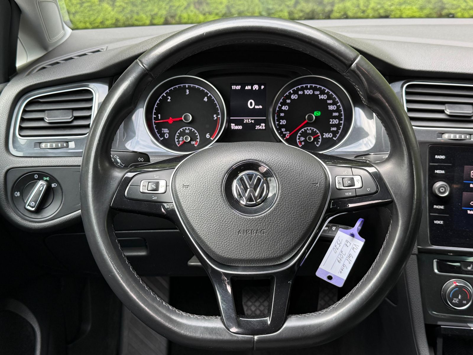 Fahrzeugabbildung Volkswagen Golf 1.6 TDI DSG Lim Comfortline NAV+SHZ+PDC+MFL