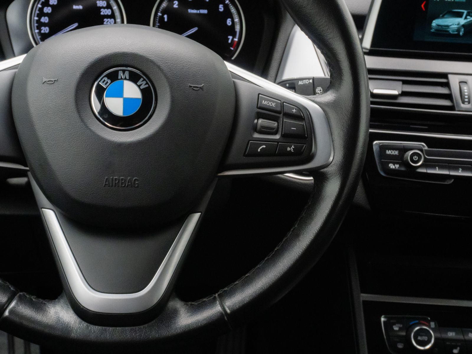 Fahrzeugabbildung BMW 225xe iPerf  Active Tourer Navi Geschwindig Touc