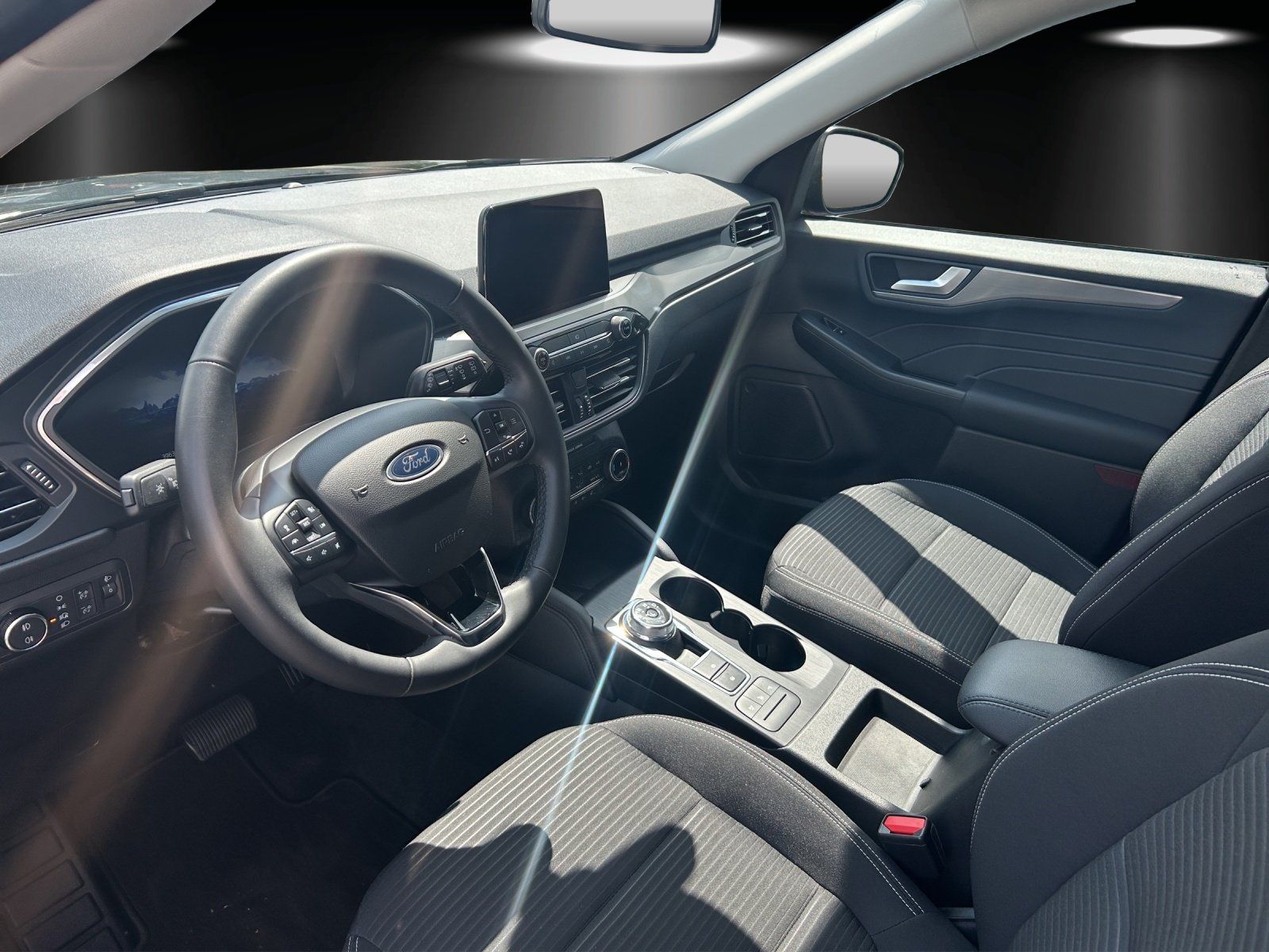 Fahrzeugabbildung Ford Kuga Titanium FHEV GJR Winter Pa NAVI PDC Kamera