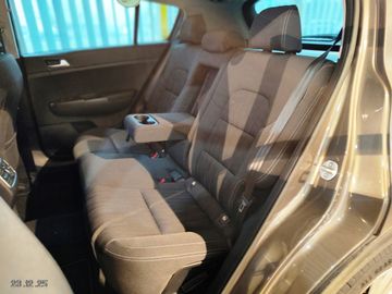 Kia Sportage 2WD AHK-Klima-SHZG-Allwetter-2 Vorbesit