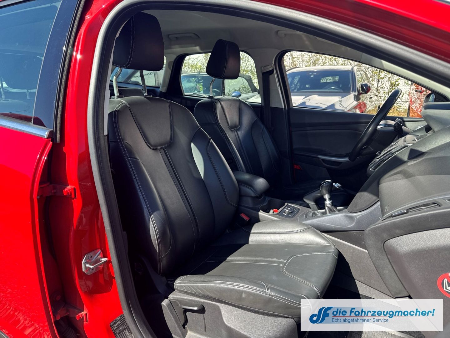 Fahrzeugabbildung Ford Focus Turnier Titanium Navi Leder *EXPORT