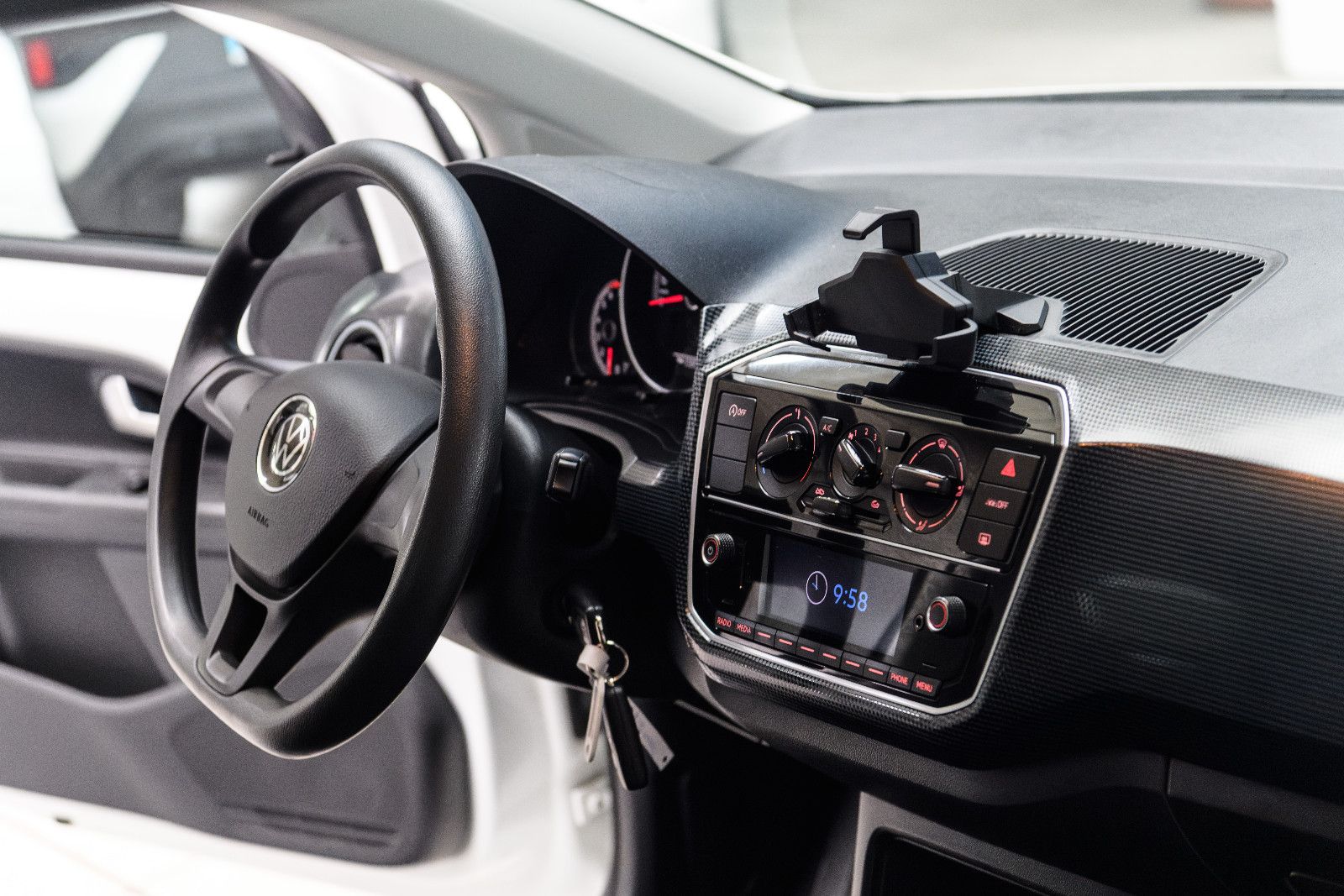 Fahrzeugabbildung Volkswagen up! 1.0l 48kw +4-türig + Maps & More + GJReifen