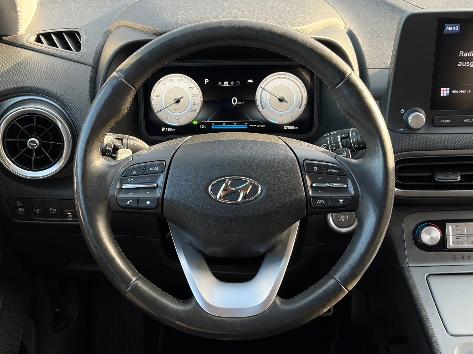 Fahrzeugabbildung Hyundai KONA E Select ACC PDC LFA LKA SHZ LHZ CarPlay