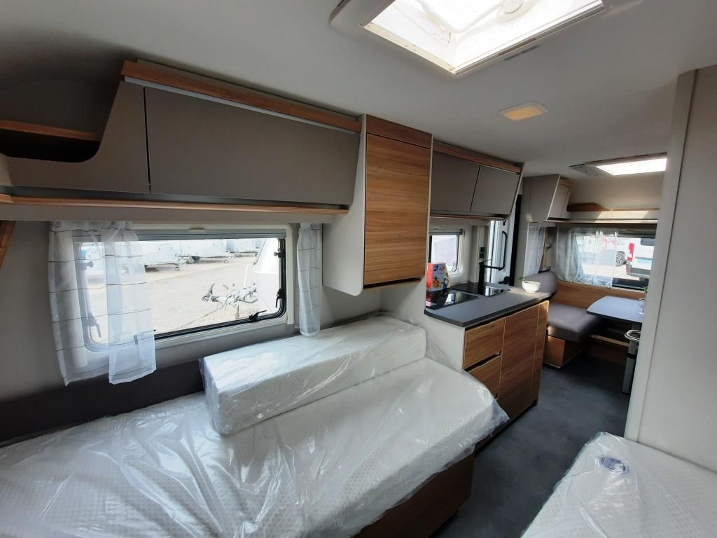 Fahrzeug Übersicht 15 Fahrzeugabbildung Dethleffs Nomad 460 EL Verfüg./Sparen Sie 5.183,- €