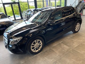 Mercedes-Benz GLA 200 7G-DCT Style *NAVI*XENON*SHZ*TEMPOMAT*