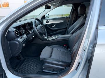 Mercedes E 220 - 12
