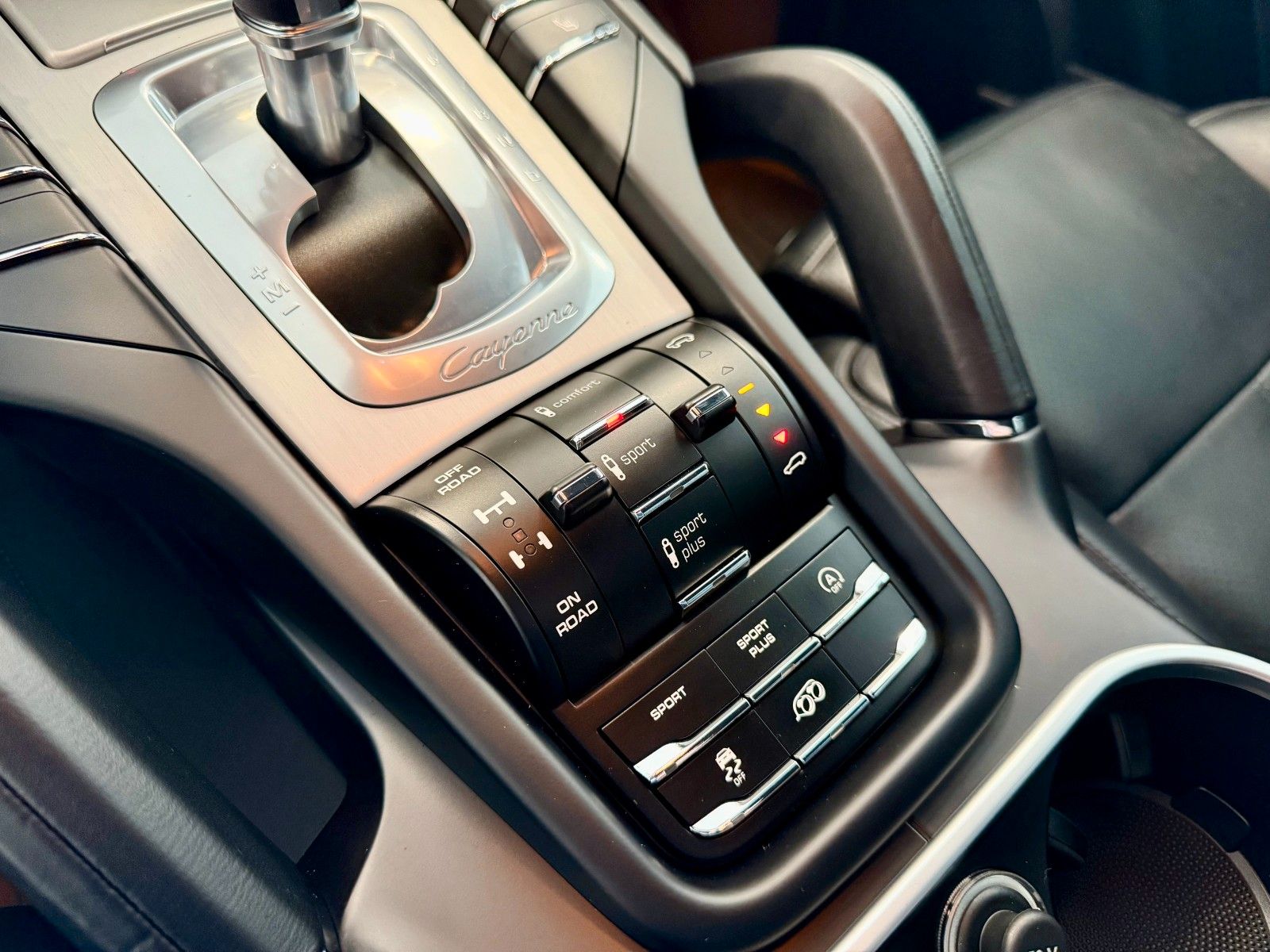 Fahrzeugabbildung Porsche Cayenne GTS Luftfederung/SportChrono/LED/Kamera