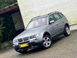 BMW X3 2.5si-Panor-NaviAutom.-Xenon-AHK-Allrad-Leder - BMW X3: 3.5