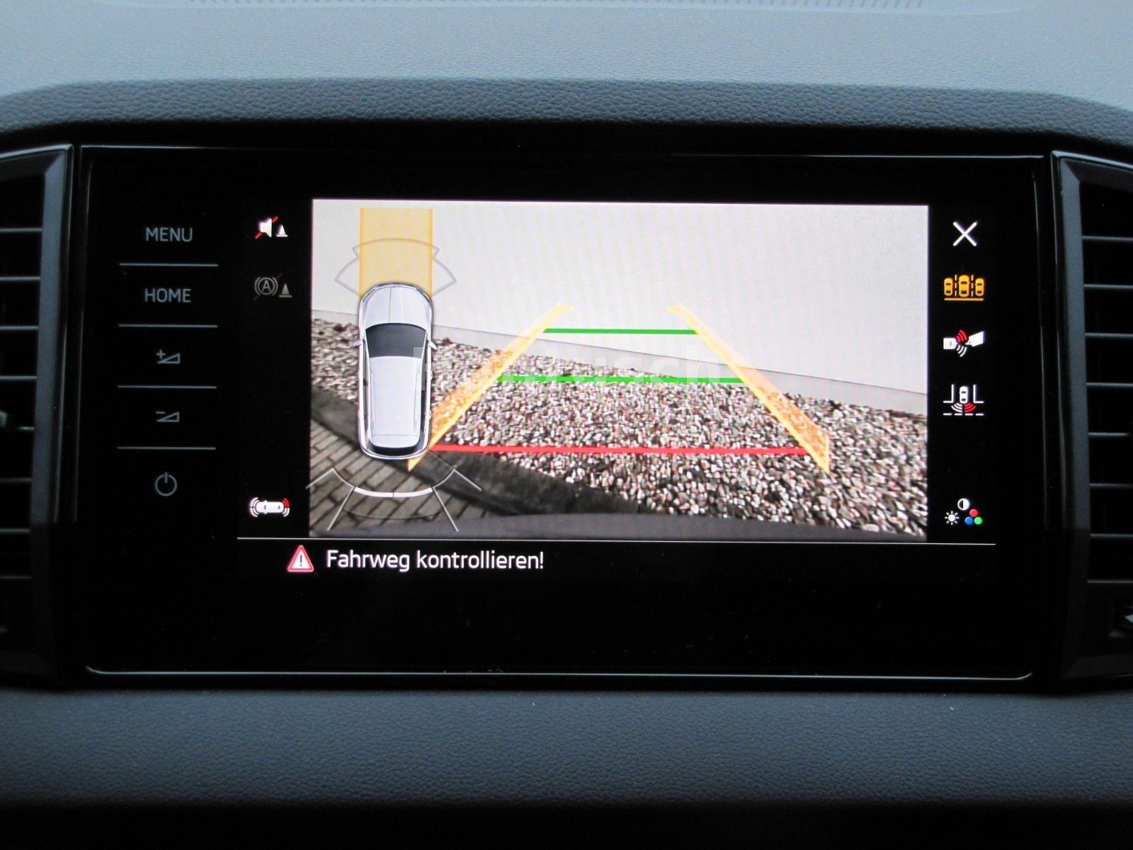 Fahrzeugabbildung SKODA Karoq Balance 1.5l TSI 150PS 7-Gang DSG