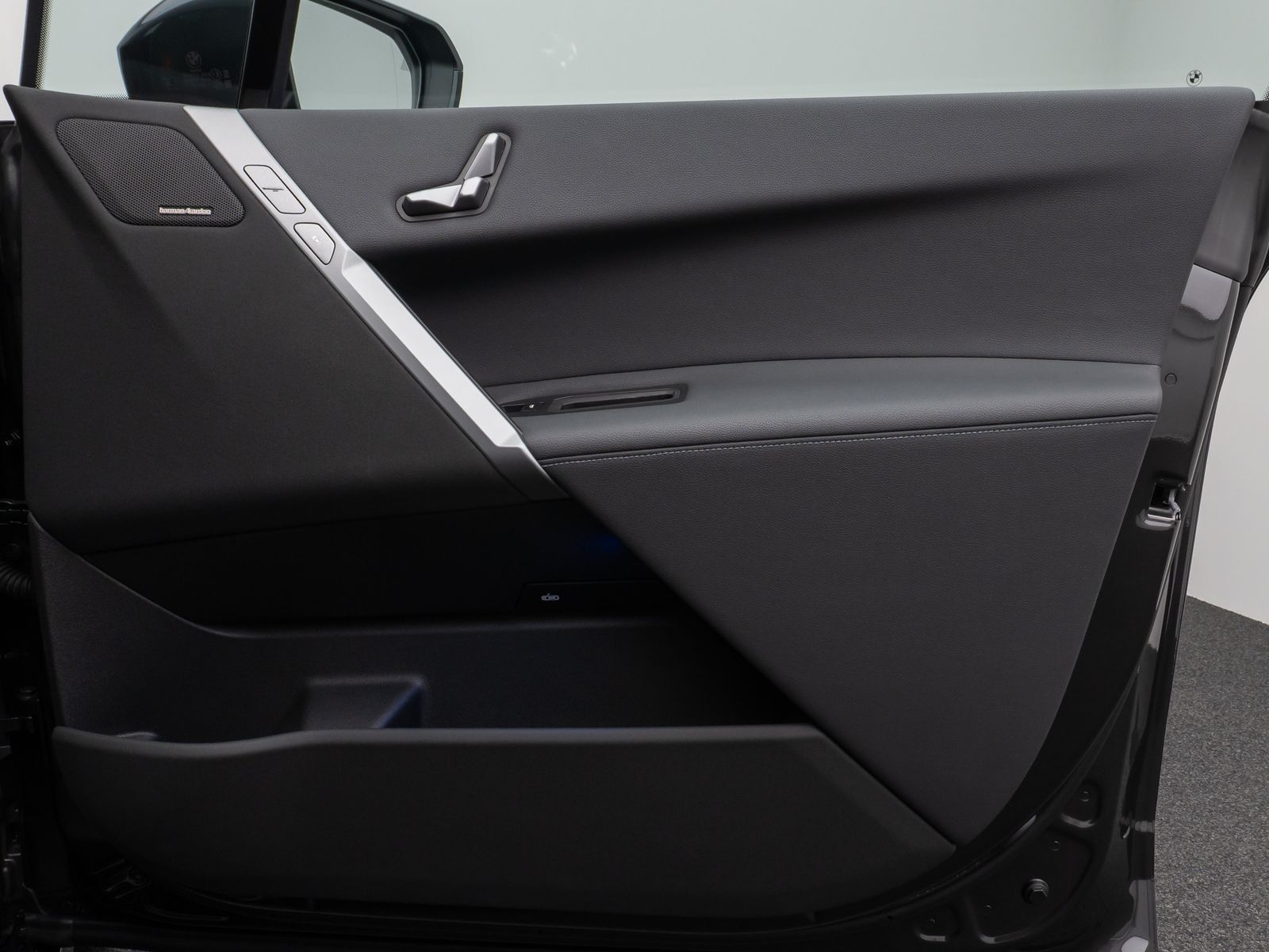 Fahrzeugabbildung BMW iX xD40 Sportpaket360°DAB H/K ACC AHK Komfort