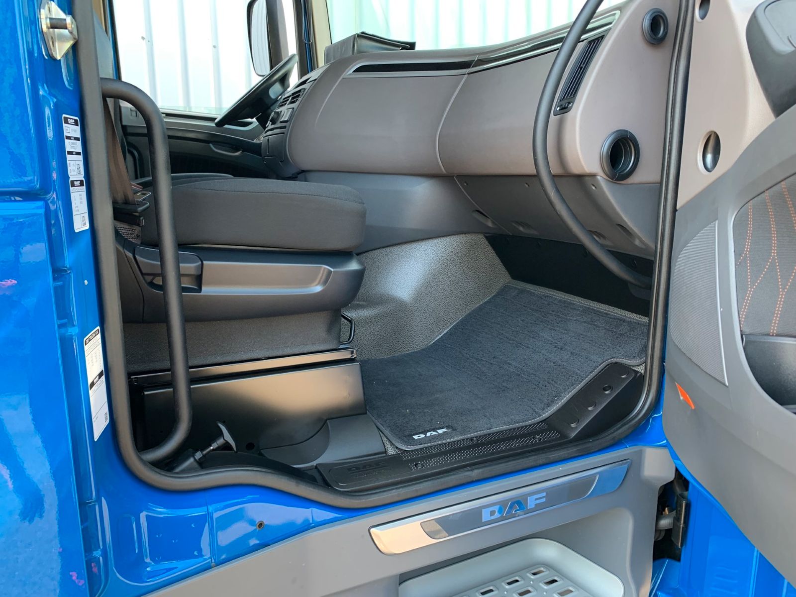 Fahrzeugabbildung DAF FT XF 480 SC LD
