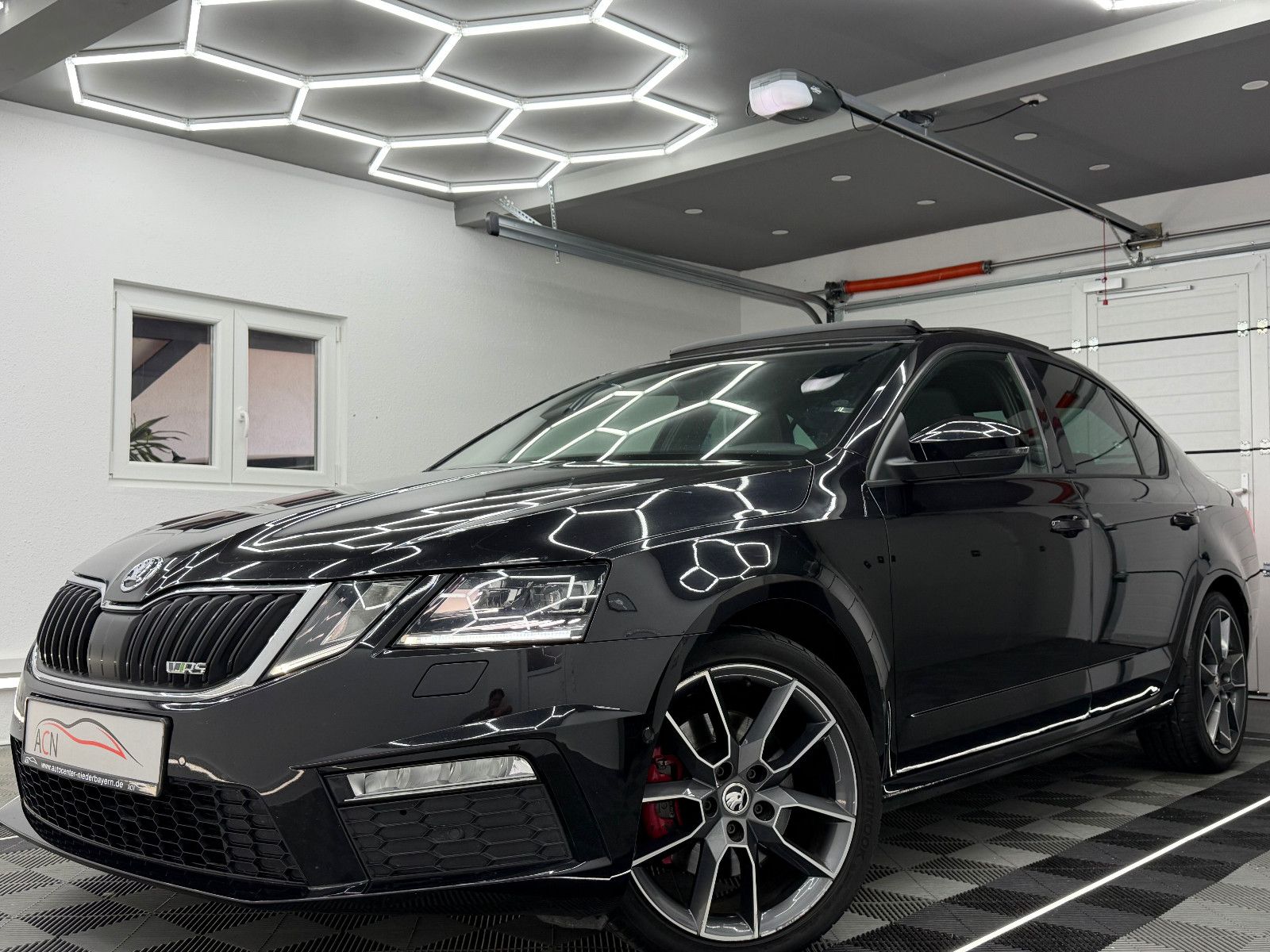 Fahrzeugabbildung SKODA Octavia Lim. RS/LED/PANO/DAB/MEMORY/ACC/AMBI+