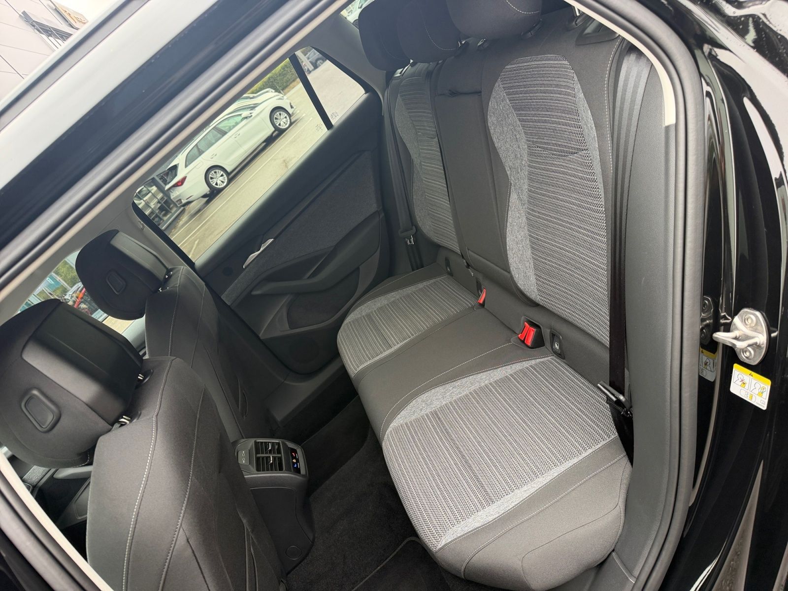 Skoda Superb Combi 2.0 TSI Selection 4x4 AHK Navi LED foto 14
