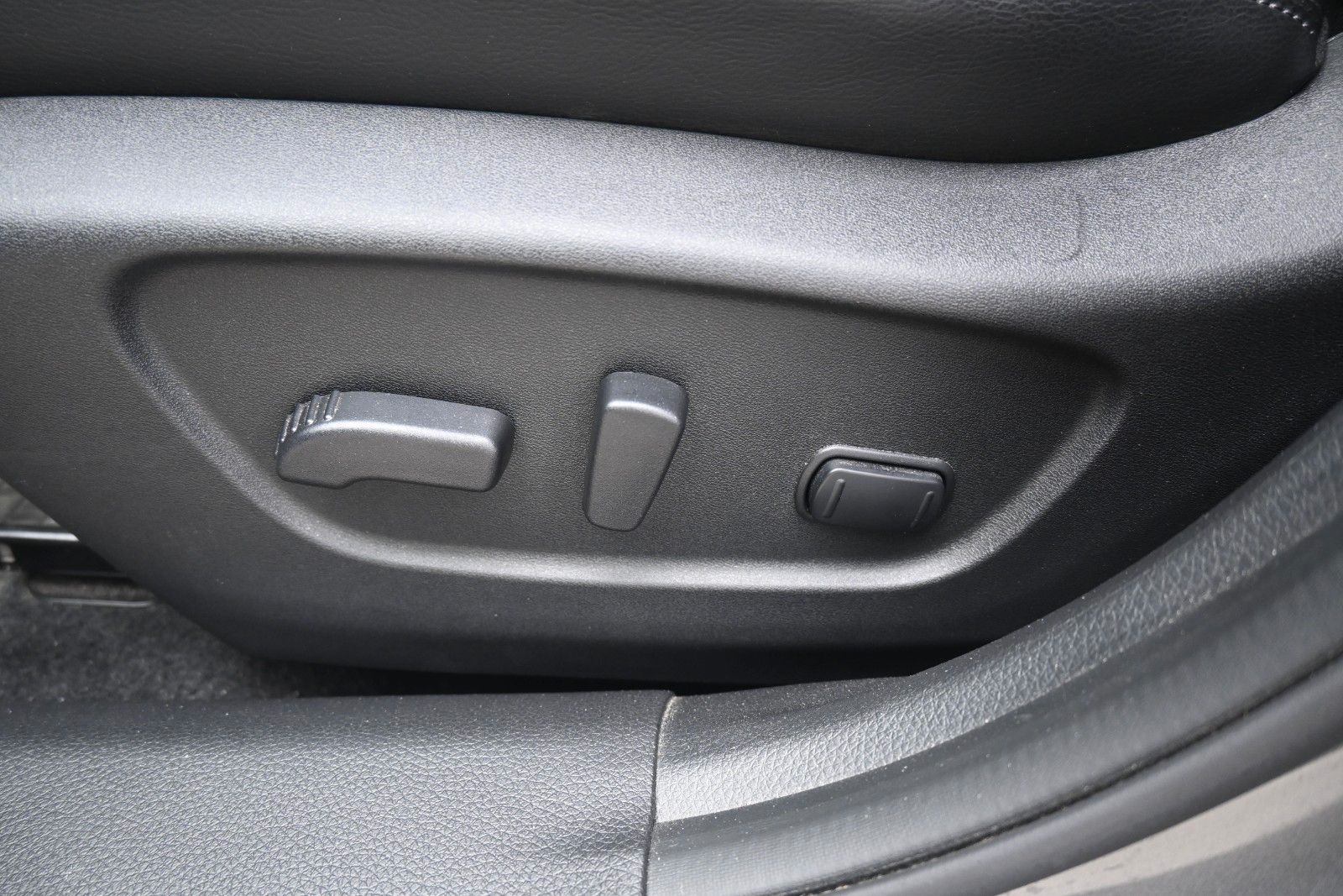 Fahrzeugabbildung Nissan X-Trail  1.6 DIG-T Schalter Tekna 4x2*360°*Pano