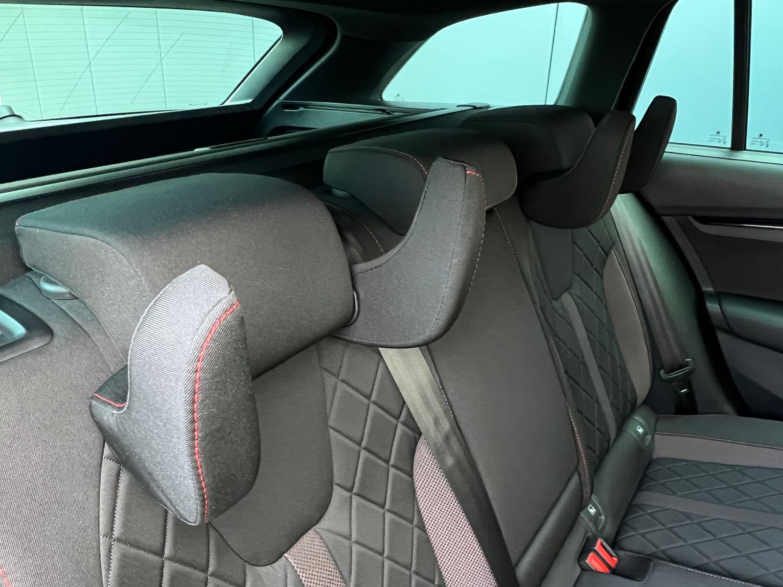 Fahrzeugabbildung SKODA Octavia Combi RS 2.0 TDI DSG *AHK, LED, ACC, 18'