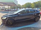 Volvo V40 D2 Momentum KLIMA SHZ LED NAVI-scheckheftg. - Volvo V40 Momentum mit Diesel-Antrieb