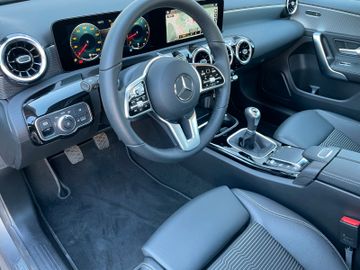 Fahrzeugabbildung Mercedes-Benz A 180 Buisiness Navi