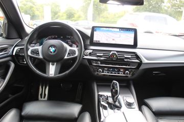 Fahrzeugabbildung BMW 520 d Lim. M Sport HeadUp+Komfortsitze+GSD