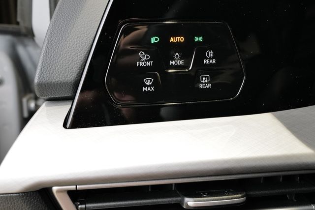 Volkswagen Golf VIII 1.5TSI Life RKam Navi Matrix HuD Totwi