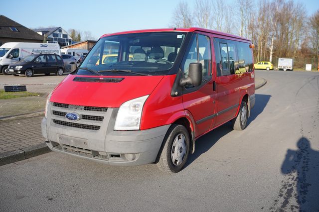 Ford Transit  9-Sitzer + Schaltgetriebe !!!