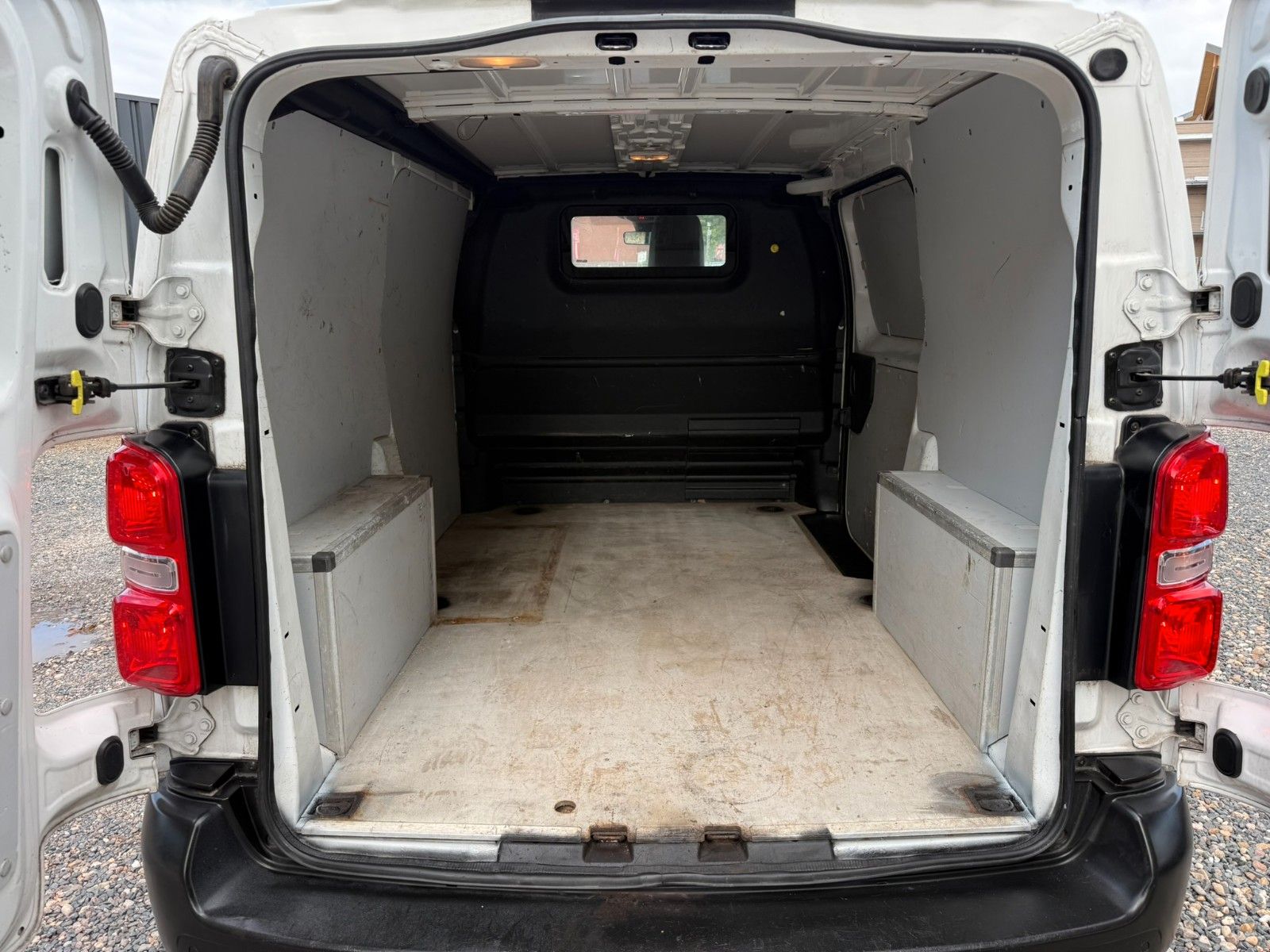 Fahrzeugabbildung Peugeot Expert Kasten Premium L2