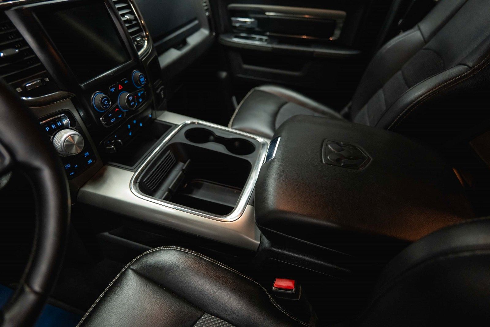 Fahrzeugabbildung Dodge RAM 5.7 V8 HEMI 4x4 RAPTOR LONGBED HARDTOP LED